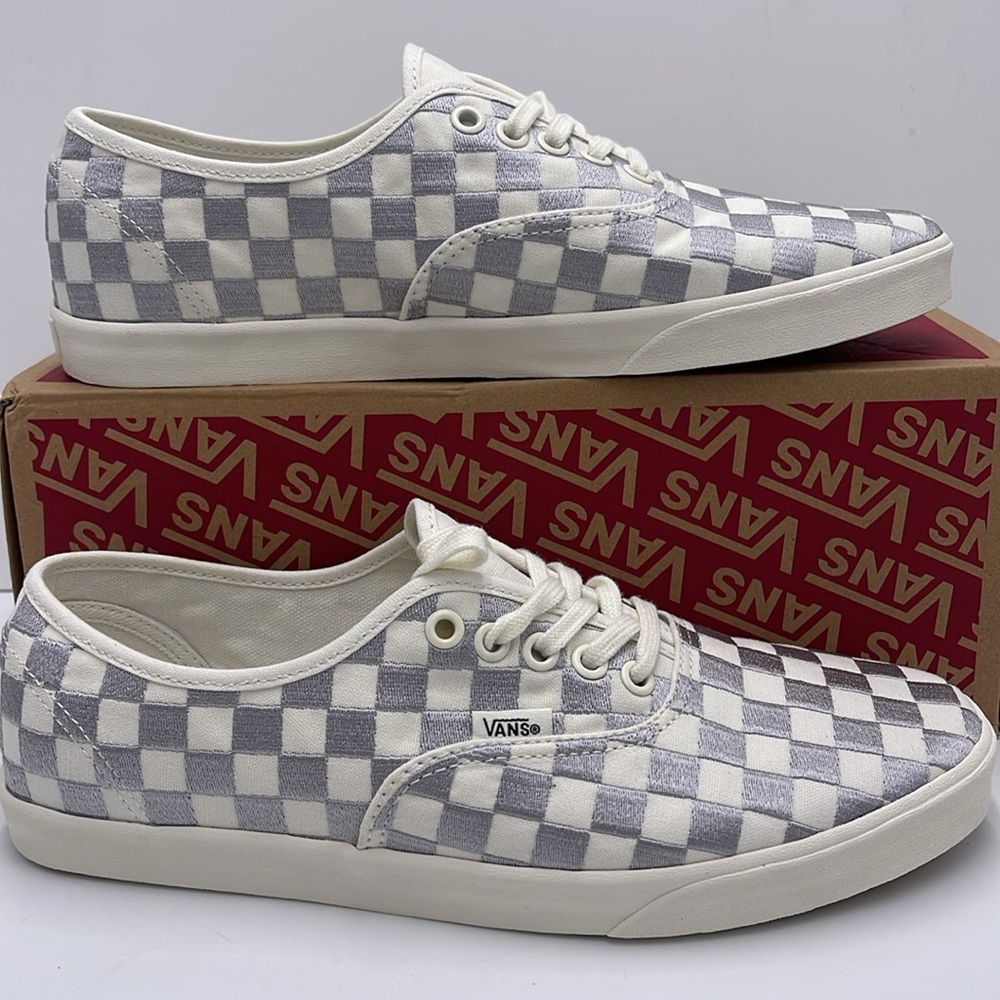 Vans WMNS Authentic Lowpro Embroidered Check Lunar R
VN000D047VF
Sneakers